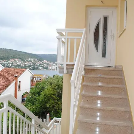 Ciovo Apartment *